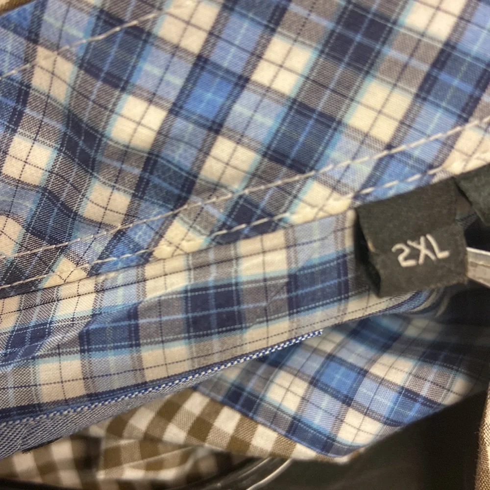 Hugo Boss men casual shirt . Size 2XL